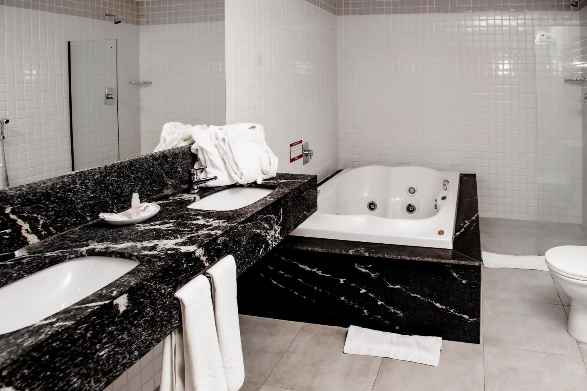 Trade Hotel Жуис-ди-Фора Экстерьер фото